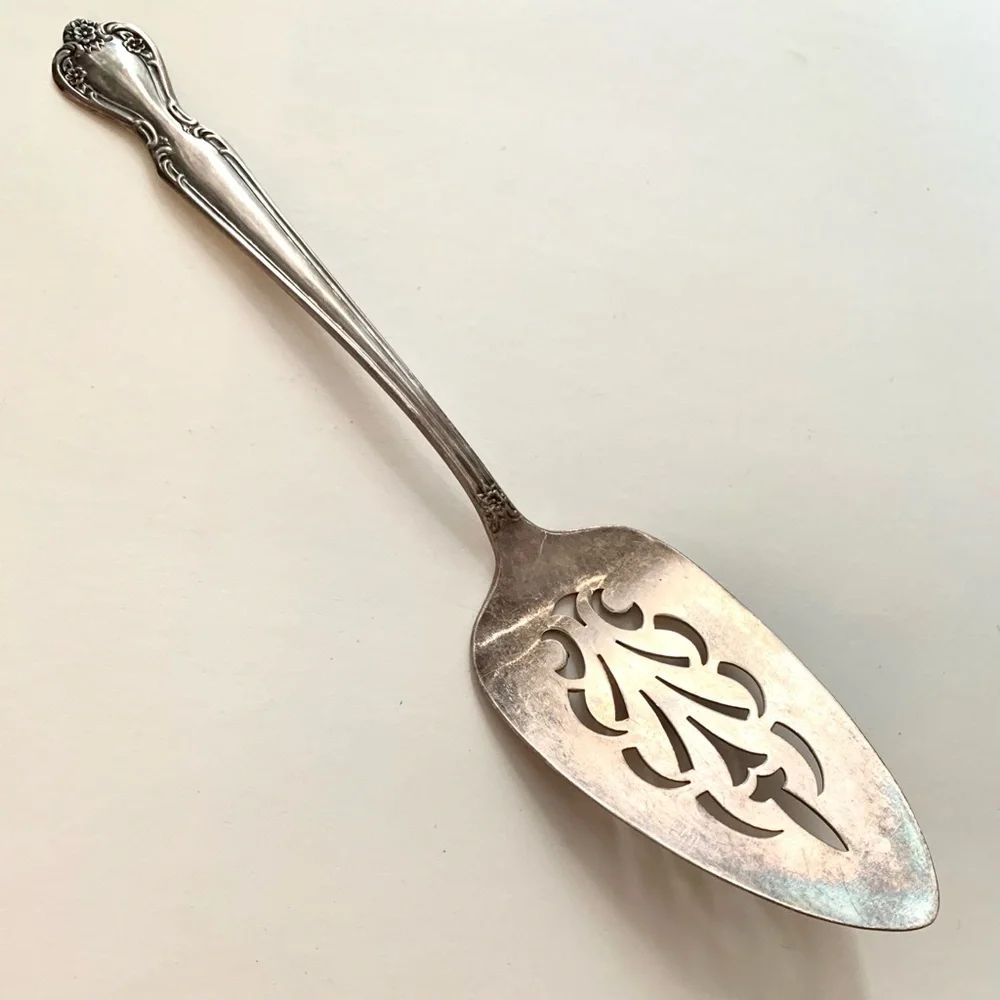 Rogers Bros Daybreak Elegant Lady Silverplate Cake Server International Silver